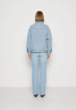 Wrangler Padded Trucker - Spijkerjas - Scare Crow 10 Wrangler Padded Trucker - Spijkerjas - Scare Crow -Wrangler 9d0eeb2a67c74f999081e5626f47d0bc