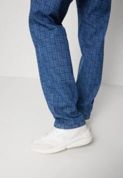 Wrangler Frontier - Relaxed Fit Jeans - All Over Laser -Wrangler 9d20cb91cb4f413c8c65fd05576b2a68