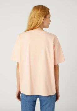 Wrangler Girlfriend - T-Shirt Print - Peach Melba -Wrangler 9fa2a19d831546a28f607f0ab166096c