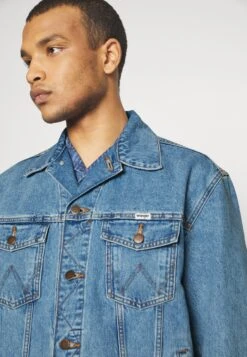 Wrangler Anti Fit Jacket - Spijkerjas - Azure Blue 11 Wrangler Anti Fit Jacket - Spijkerjas - Azure Blue -Wrangler a837e6e0ef194cdcae4f48ed337d52da