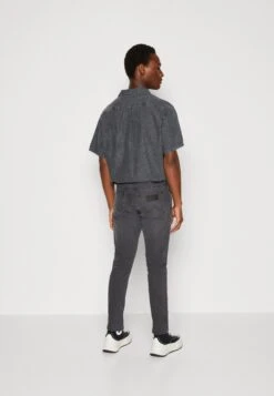 Wrangler Larston - Slim Fit Jeans - Ashes -Wrangler a850548d86bf46309141770a32191ab2