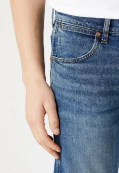 Wrangler GREENSBORO - Straight Leg Jeans 9 Wrangler GREENSBORO - Straight Leg Jeans -Wrangler a981cd38c1a7459f8485e400b3bf0fcd
