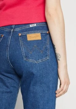 Wrangler Mom - Straight Leg Jeans - Wanda -Wrangler aa34635213f94b558da0a0cde8bf4e8c
