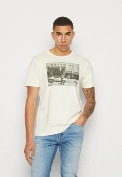 Wrangler Graphic Tee - T-Shirt Print - Vanilla Ice