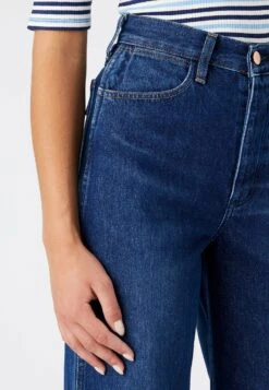 Wrangler Flared Jeans - Blue Horizons -Wrangler b37517d473dc47c8a5d34684d7f65401