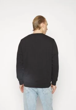 Wrangler Sign Off Crew - Sweater - Black 13 Wrangler Sign Off Crew - Sweater - Black -Wrangler b4429110be5a48f4a1867af3187148c5