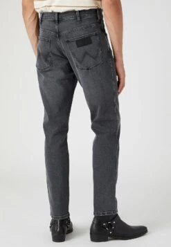Wrangler River - Slim Fit Jeans - Blackout -Wrangler b7bcd701e0504b1d8b92d240f5373c66
