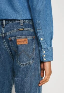 Wrangler Fox - Bootcut Jeans - Dark Indigo -Wrangler bb8602753d1040cd8a80afebfc095d7f