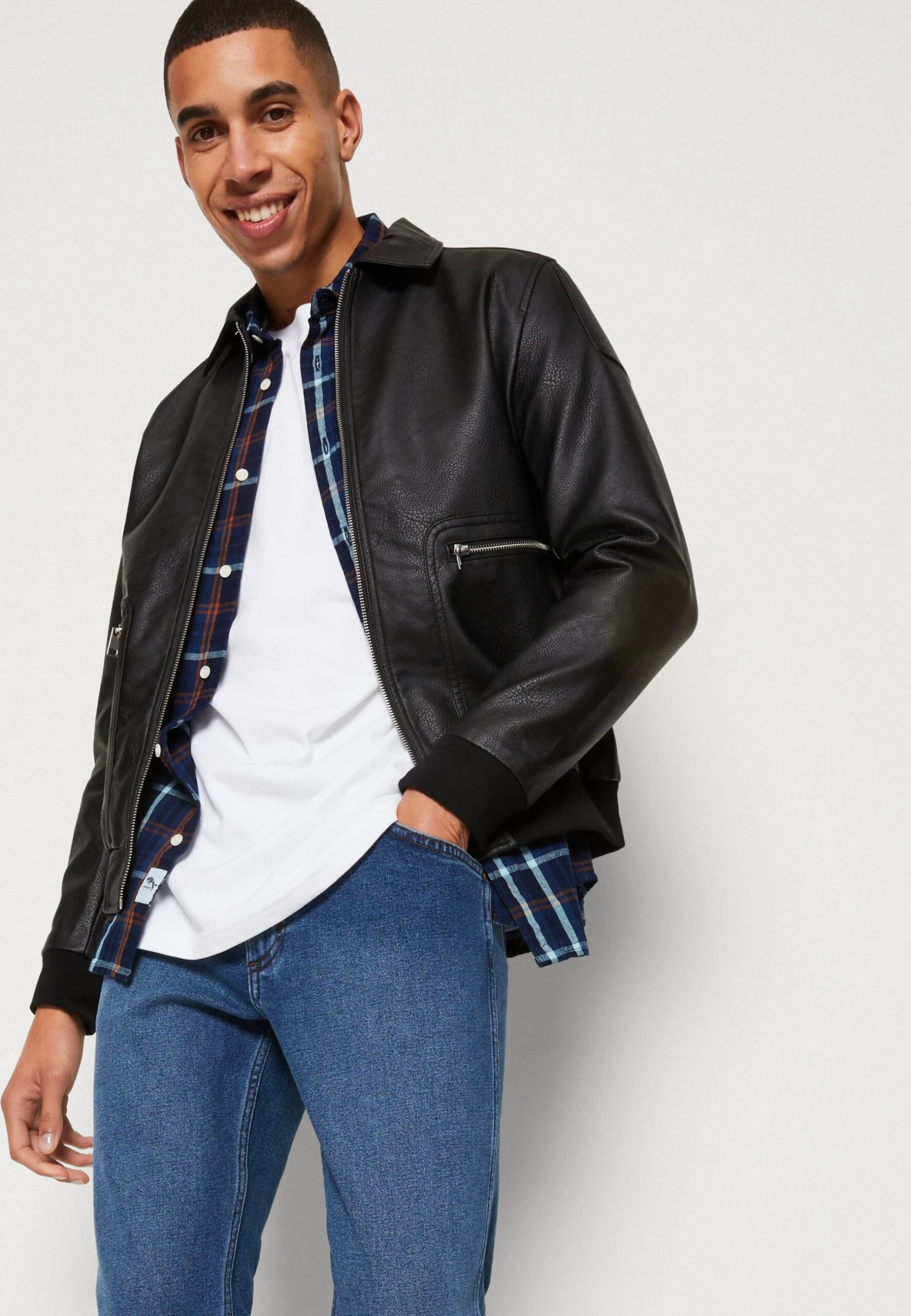 Wrangler Greensboro - Straight Leg Jeans - The Look 6 Wrangler Greensboro - Straight Leg Jeans - The Look - Afbeelding 4