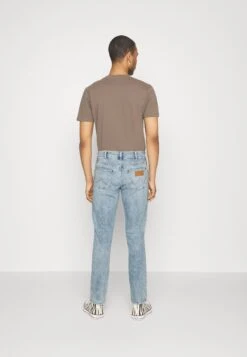 Wrangler Larston - Slim Fit Jeans - Dusky Cloud -Wrangler bdc2044024c148c89439b71ab86f6009