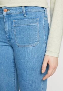 Wrangler Flare - Broek - Eye Candy -Wrangler bdd1c73fdb5a4239ac40f6d40eee560c