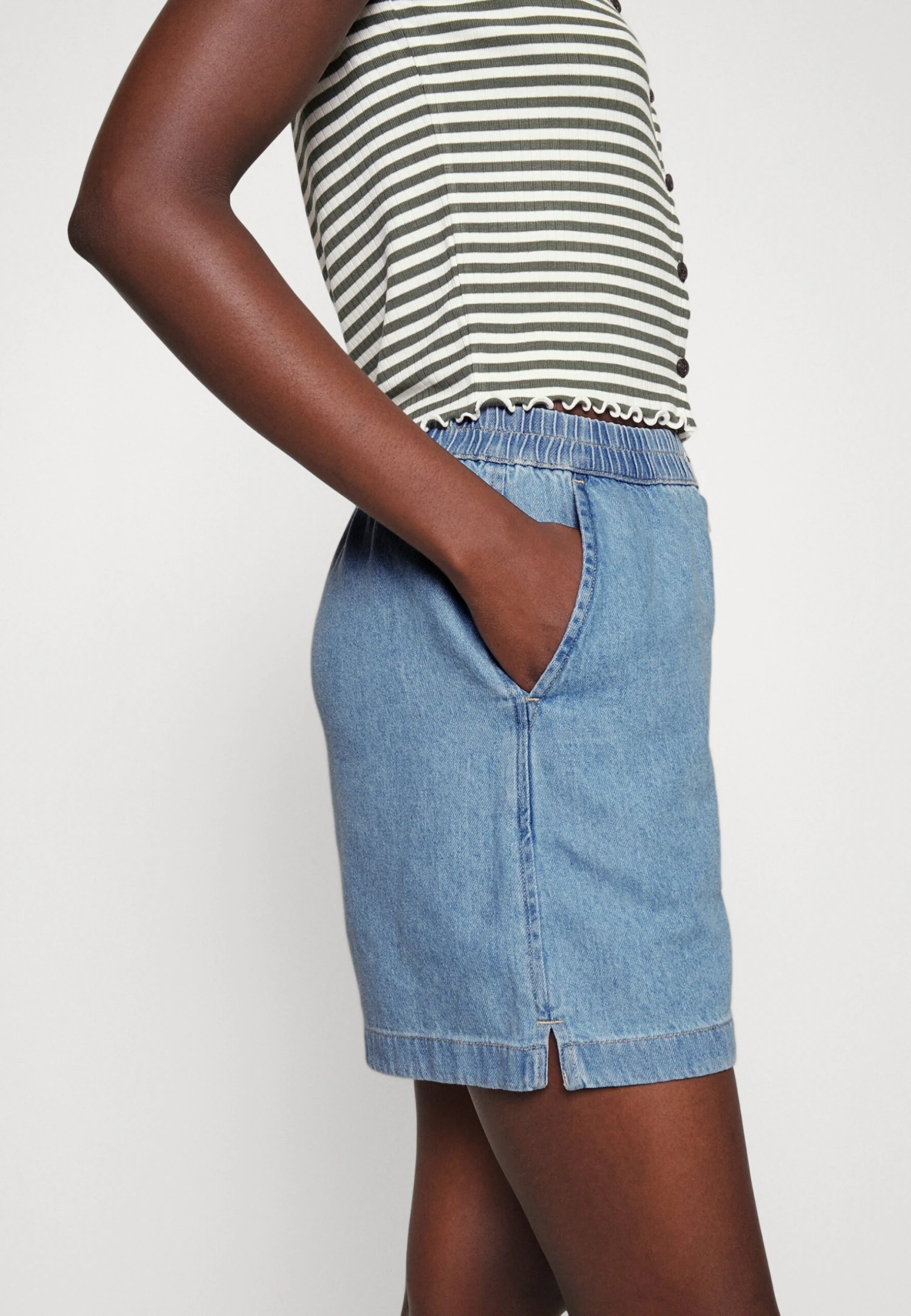 Wrangler Boxer - Jeansshort - Light Stonewash 6 Wrangler Boxer - Jeansshort - Light Stonewash - Afbeelding 4