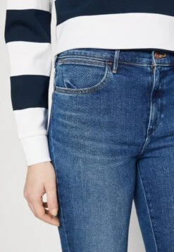 Wrangler Slim Fit Jeans - Juniper -Wrangler c9937cad878f4a60bd8f7499e7456452