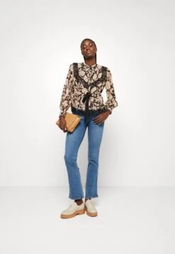 Wrangler Bootcut Jeans - Voyage -Wrangler cfd18e138cec4322af01fd53f5c69424