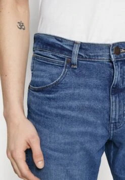 Wrangler River - Straight Leg Jeans - Smoke Sea -Wrangler d09a7b5f720648d9ac9c1e9ffdf7a435