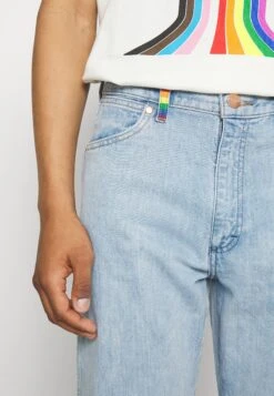 Wrangler Unisex - Straight Leg Jeans - Light Blue -Wrangler d24839a7a76d4a409b920ab82051390a