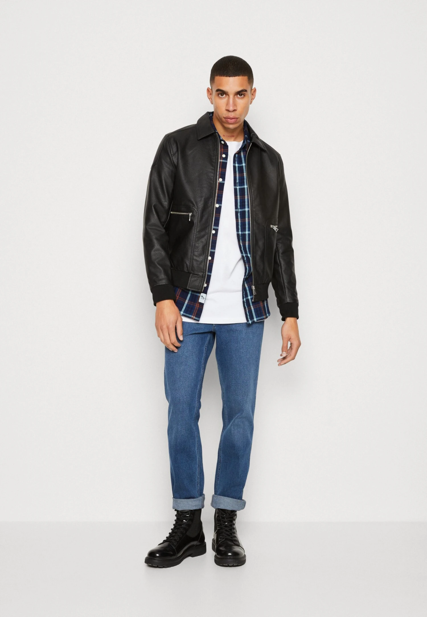 Wrangler Greensboro - Straight Leg Jeans - The Look 4 Wrangler Greensboro - Straight Leg Jeans - The Look - Afbeelding 2