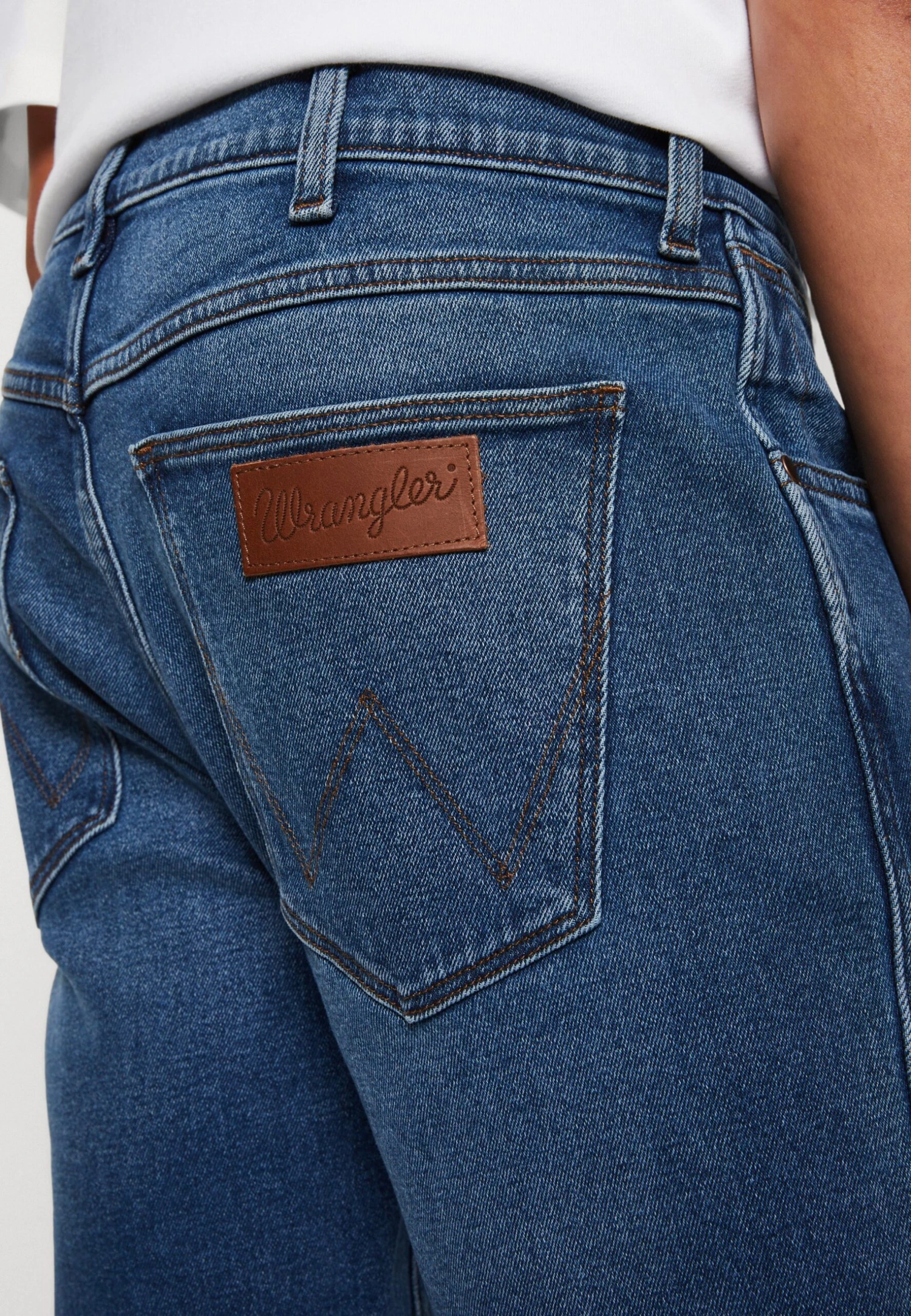 Wrangler Greensboro - Straight Leg Jeans - The Look 8 Wrangler Greensboro - Straight Leg Jeans - The Look - Afbeelding 6