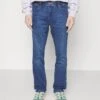 Wrangler Greensboro - Straight Leg Jeans - Olympia