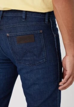 Wrangler Straight Leg Jeans - Soft Rock -Wrangler ddbe1f440b8a4e18ab8dfe3b93e1380a