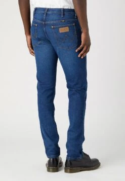 Wrangler 11Mwz - Straight Leg Jeans - Far Away 9 Wrangler 11Mwz - Straight Leg Jeans - Far Away -Wrangler e1205d3f8106469b90aaa8b1dbac70b0