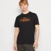 Wrangler Tee - T-Shirt Print - Black 2 Wrangler Tee - T-Shirt Print - Black -Wrangler e6e21f74ca444e9190d73b4c91fea6af