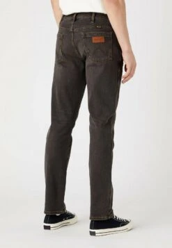 Wrangler Greensboro - Straight Leg Jeans - Black Clay Washed 10 Wrangler Greensboro - Straight Leg Jeans - Black Clay Washed -Wrangler e9993beb8b724bb7b92c57a869aa0366
