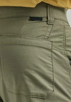 Wrangler Rugged Trail Jogger - Broek - Dusty Olive -Wrangler ea7132eb9d1e4d2595b34618bce90133