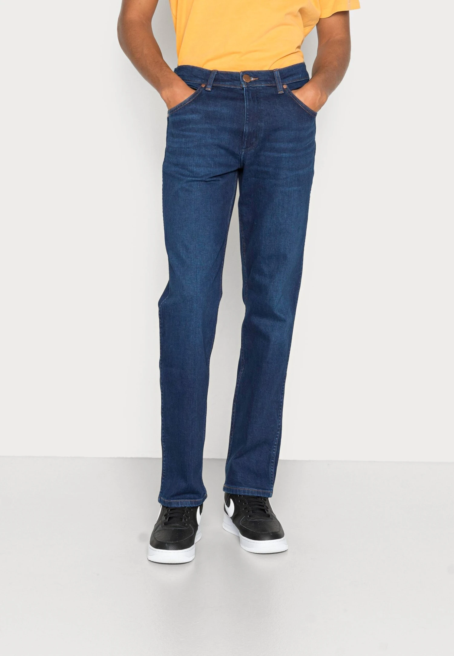Wrangler Greensboro - Straight Leg Jeans - The Bullseye 3 Wrangler Greensboro - Straight Leg Jeans - The Bullseye