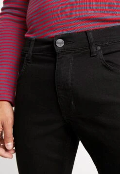 Wrangler Straight Leg Jeans - Black Valley -Wrangler ee82894a97134c299d4fdfc6532673fa