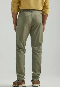 Wrangler Rugged Trail Jogger - Broek - Dusty Olive -Wrangler f199e9c0d71c4537a7eb04a90ab4a740