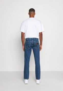 Wrangler Greensboro - Straight Leg Jeans - Mid Rocks -Wrangler f1c3ef4970094412a53c1586b0b15014