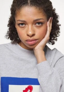 Wrangler Sweater - Light Grey -Wrangler f9ea89bed41c4661831a0523fed3189c