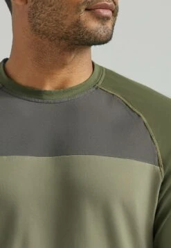 Wrangler Ss Hybrid Tee - T-Shirt Print - Dusty Olive -Wrangler fa0d0bebb9d541eda5ffd897935b6504