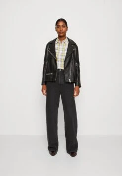 Wrangler -Wrangler fb6d2cc297644ae38f875f70c8eacf2c