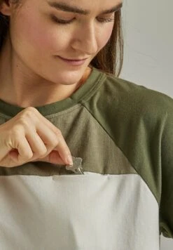 Wrangler T-Shirt Basic - Dusty Olive 10 Wrangler T-Shirt Basic - Dusty Olive -Wrangler ffef51fc913c482084ff98e17d511fdd